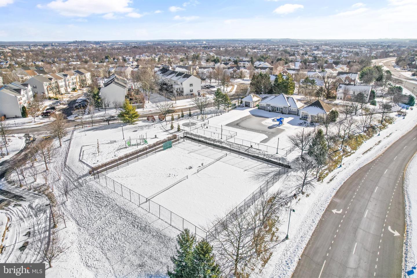 20302 Sprucegrove SQUARE