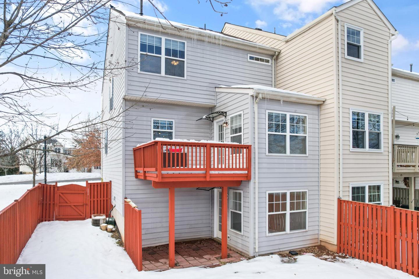 20302 Sprucegrove SQUARE