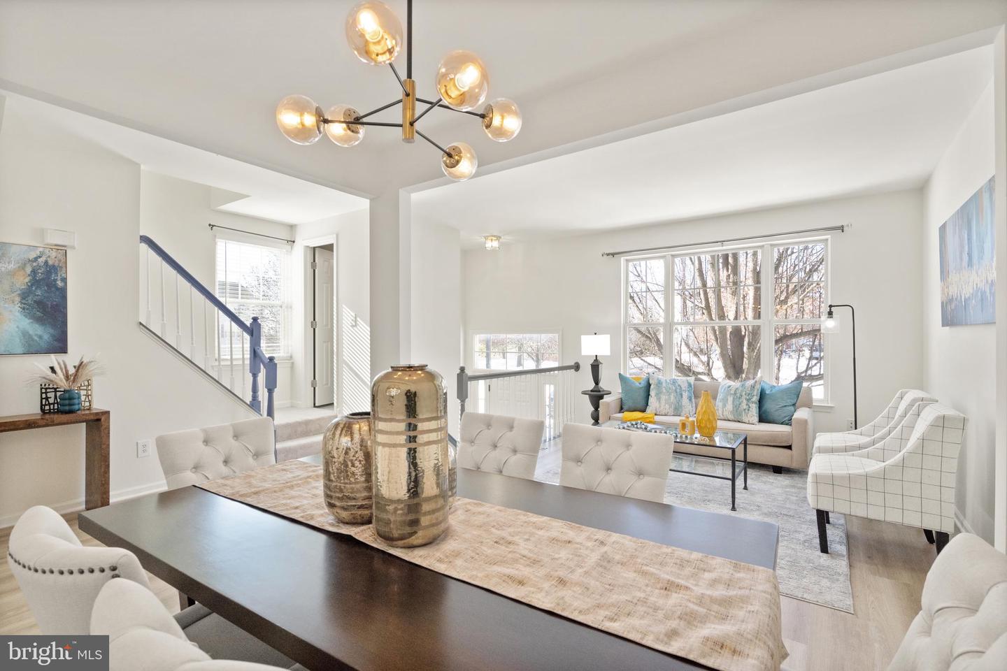 20302 Sprucegrove SQUARE