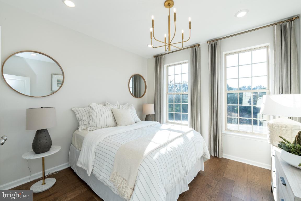 1700 Mocking Jay Terrace NE