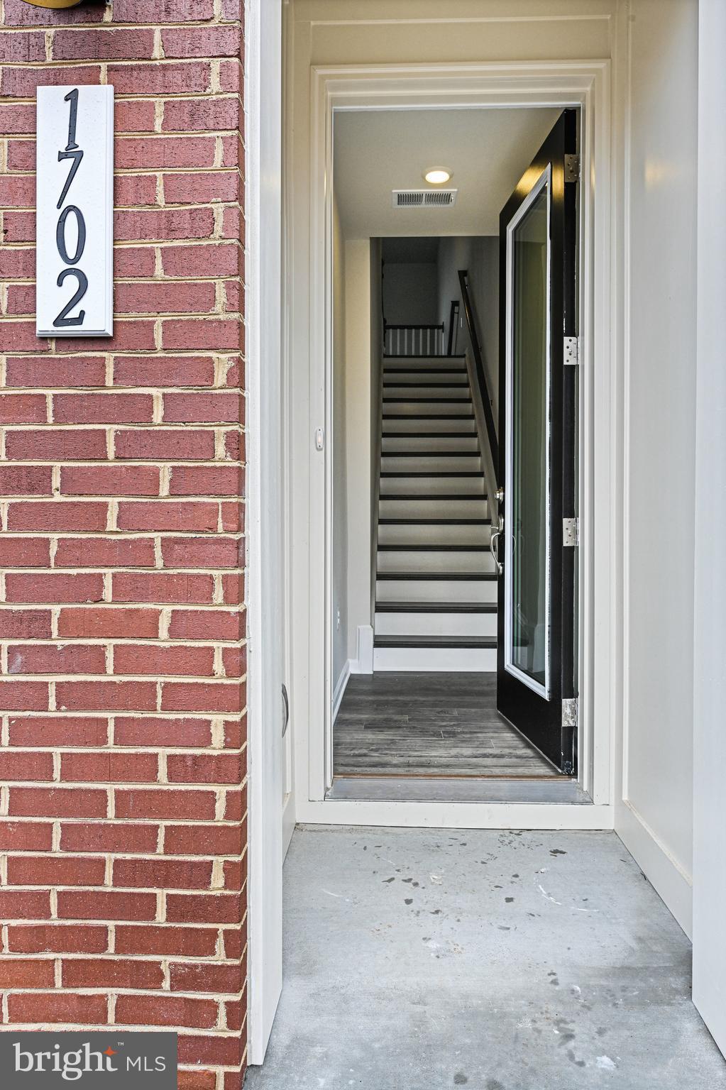 1702 Mocking Jay Terrace NE