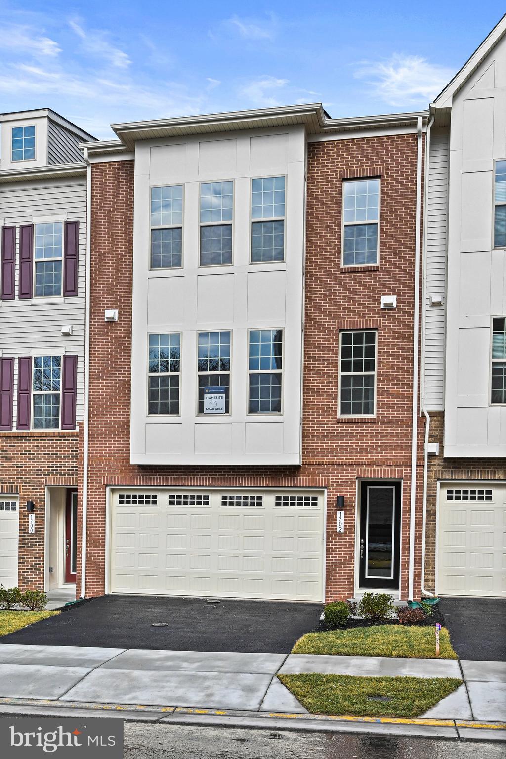 1702 Mocking Jay Terrace NE