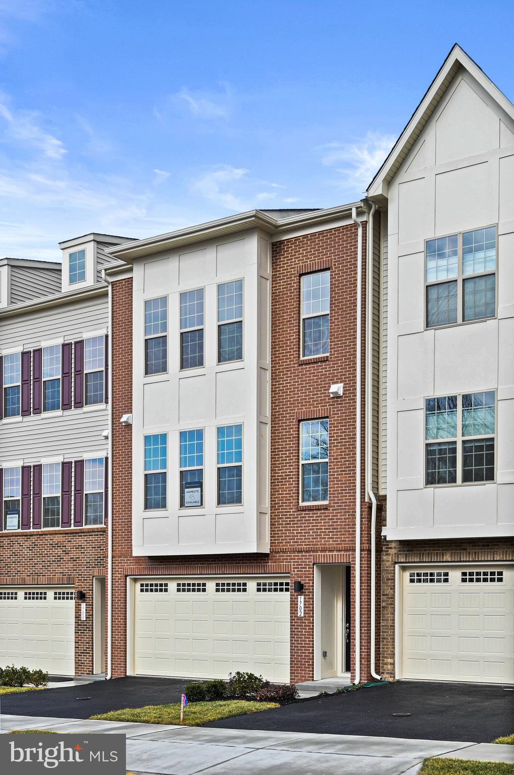 1702 Mocking Jay Terrace NE