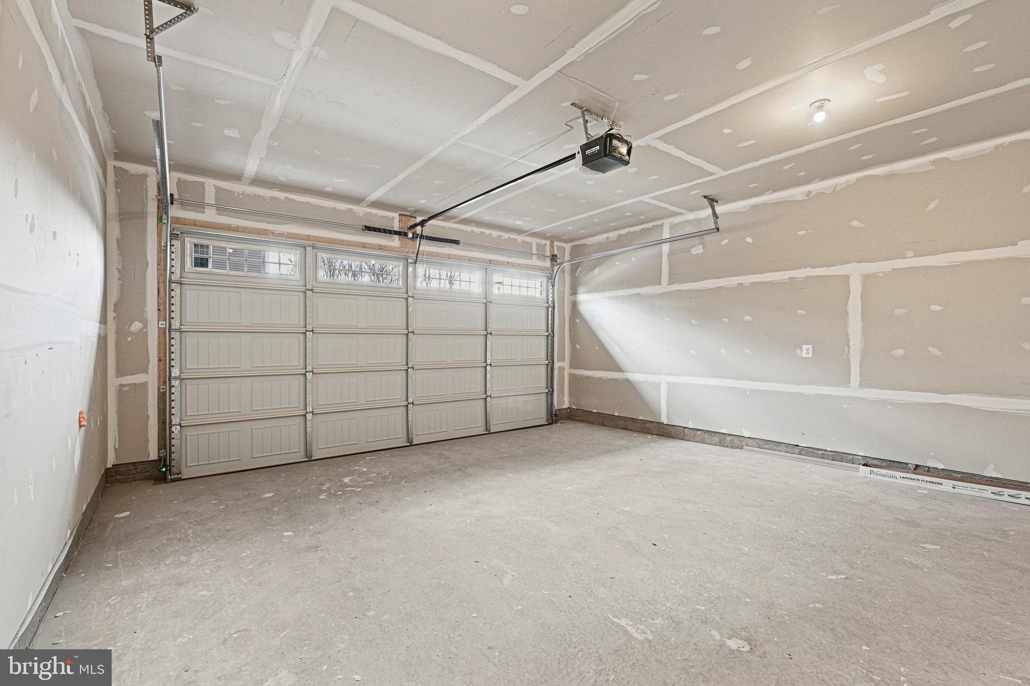 1702 Mocking Jay Terrace NE