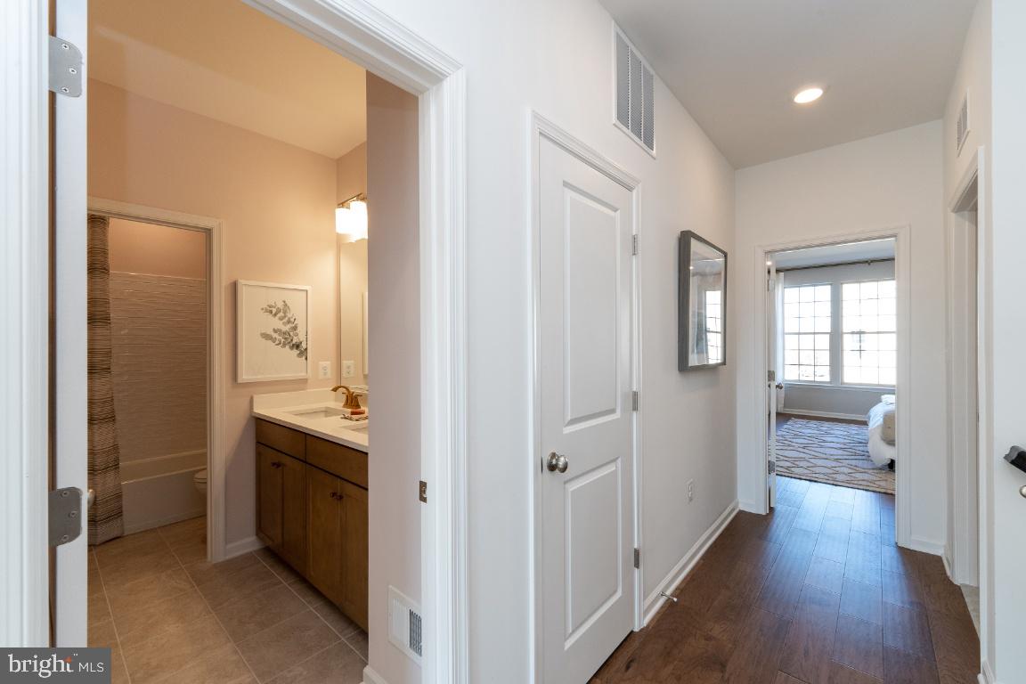 1403 Tawny Thrasher Terrace NE