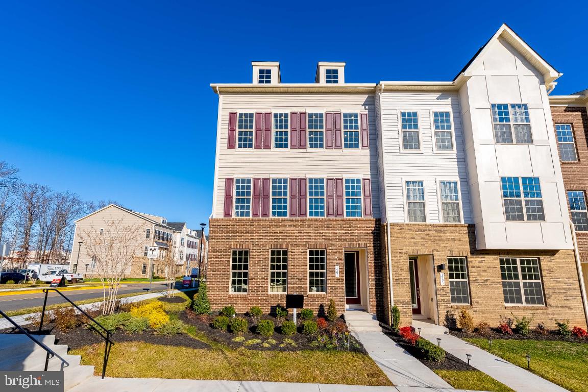 1403 Tawny Thrasher Terrace NE