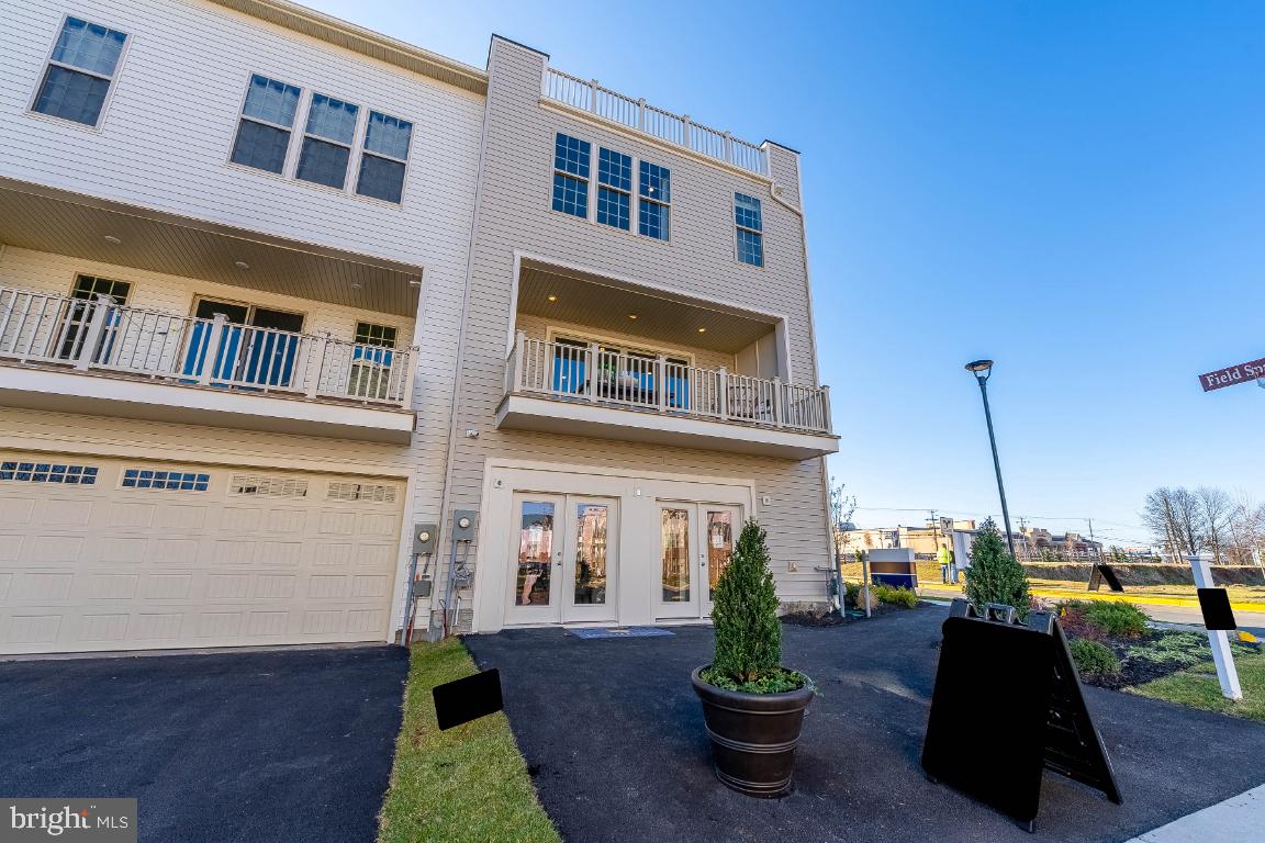 1403 Tawny Thrasher Terrace NE