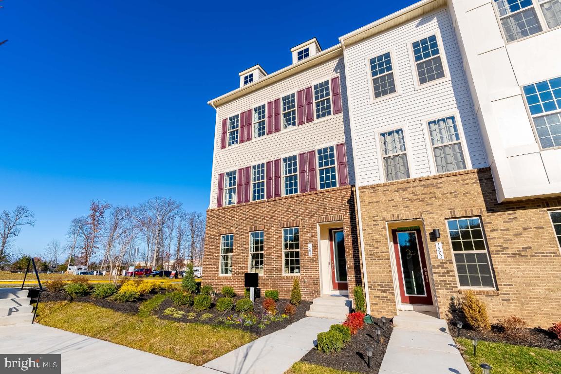 1403 Tawny Thrasher Terrace NE