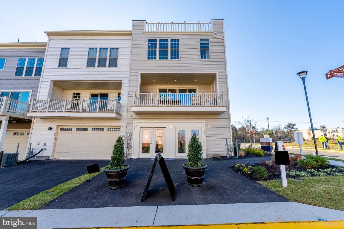 1403 Tawny Thrasher Terrace NE