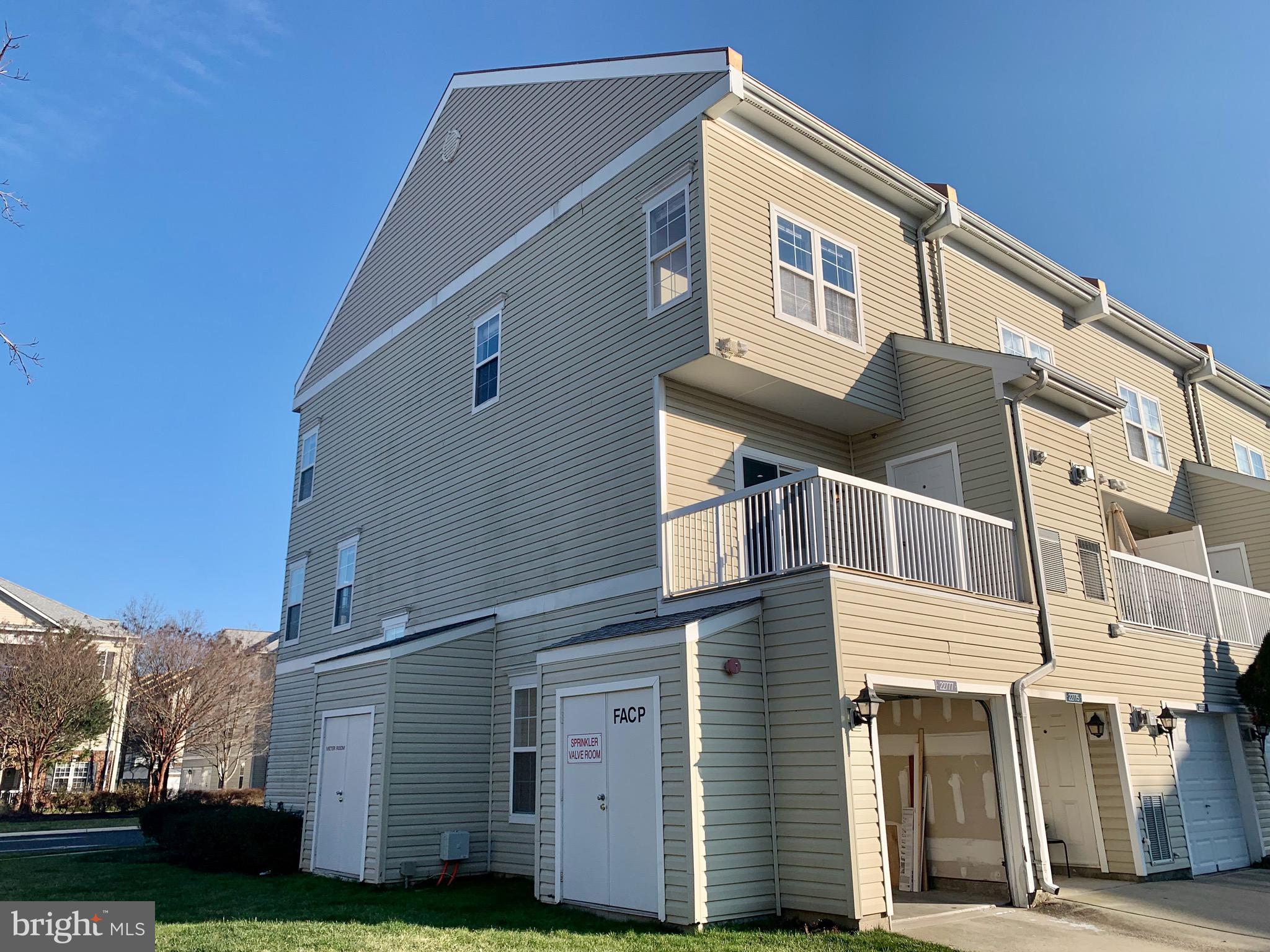 22777 Fountain Grove Square