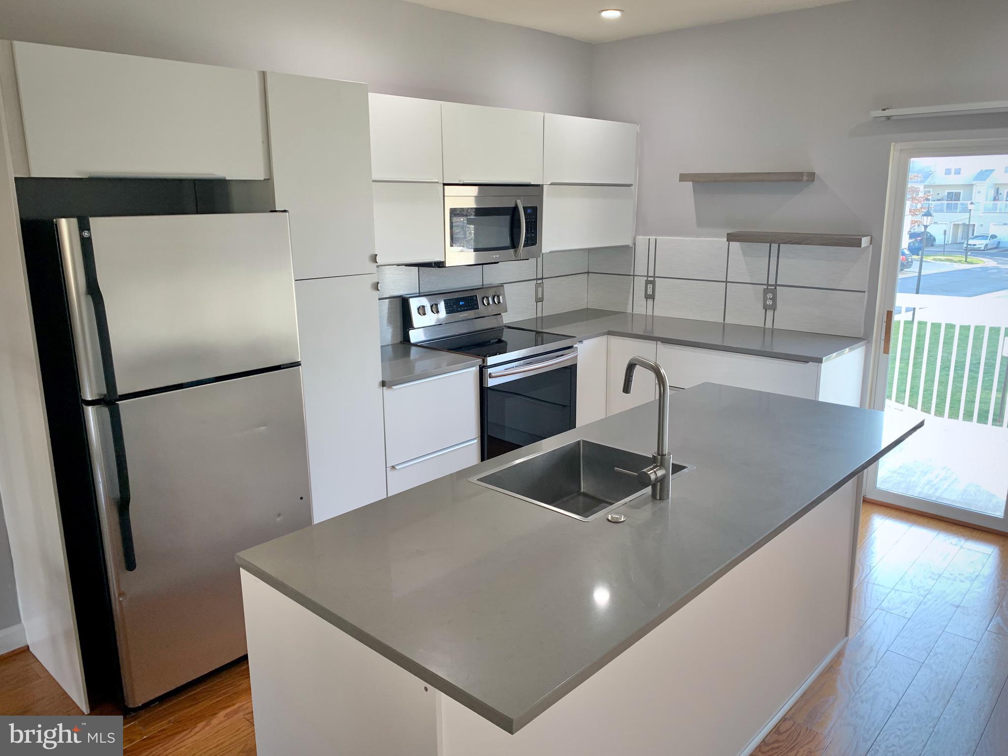 22777 Fountain Grove Square