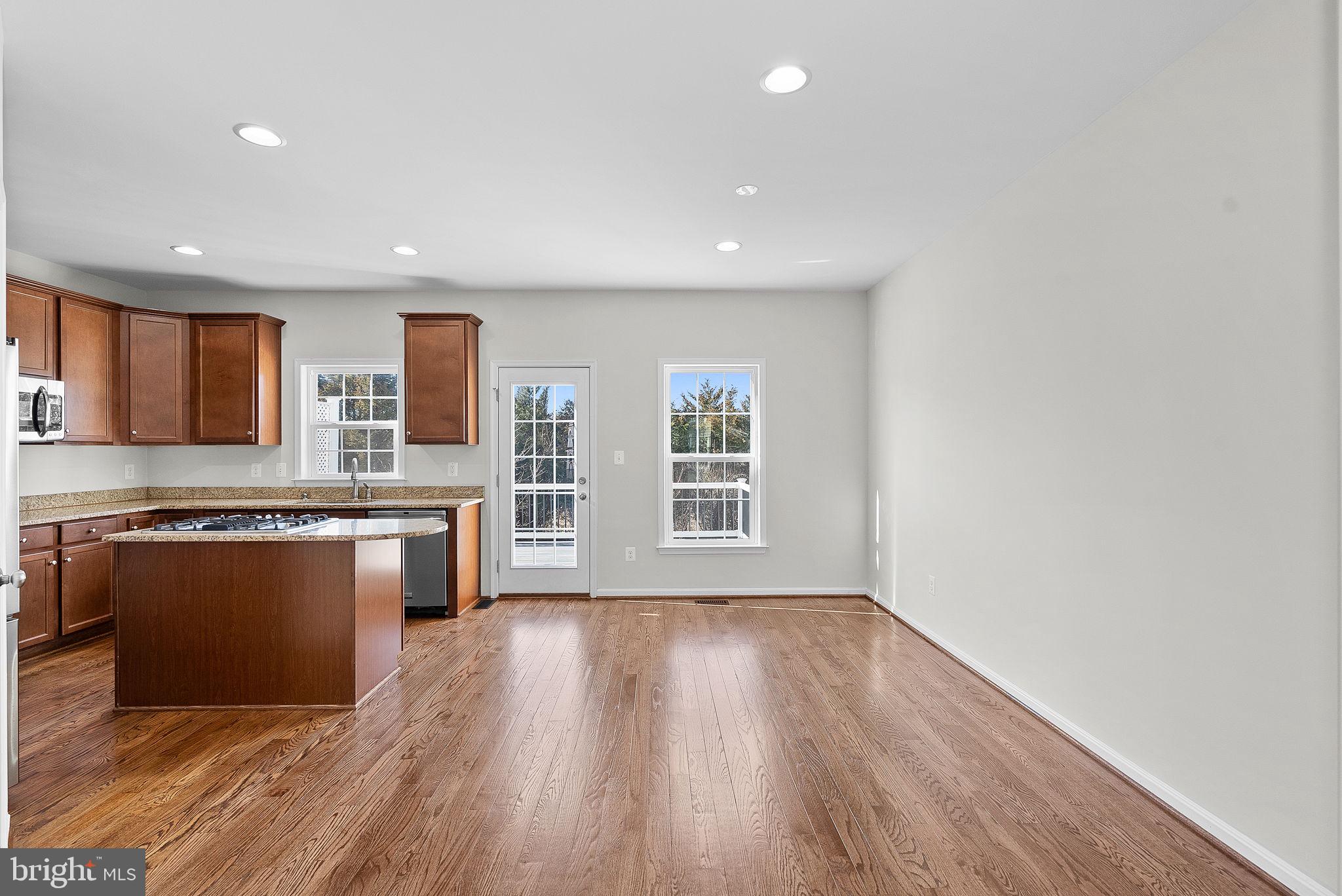 25125 Sweet Myrtle Square
