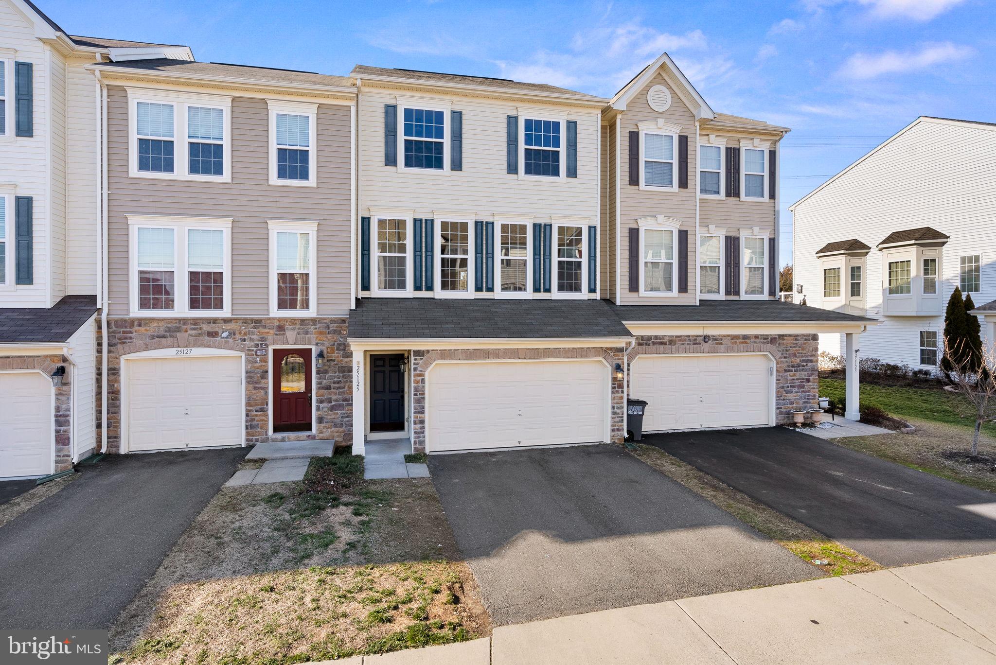 25125 Sweet Myrtle Square