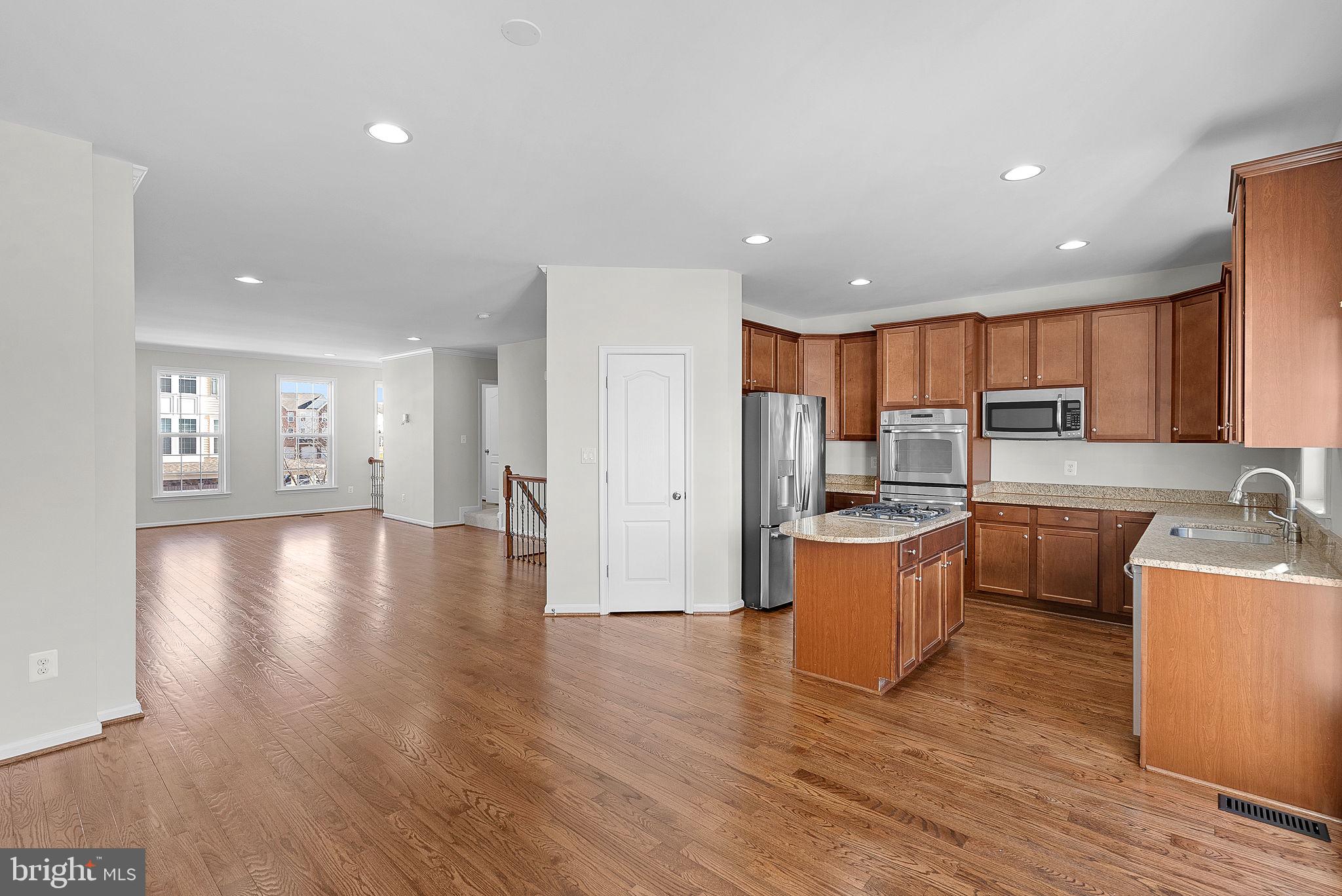 25125 Sweet Myrtle Square