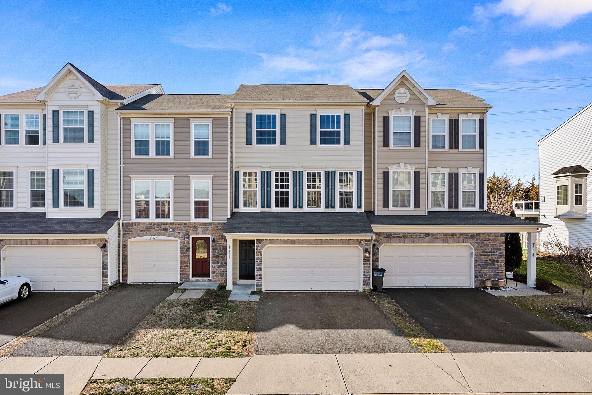 25125 Sweet Myrtle Square