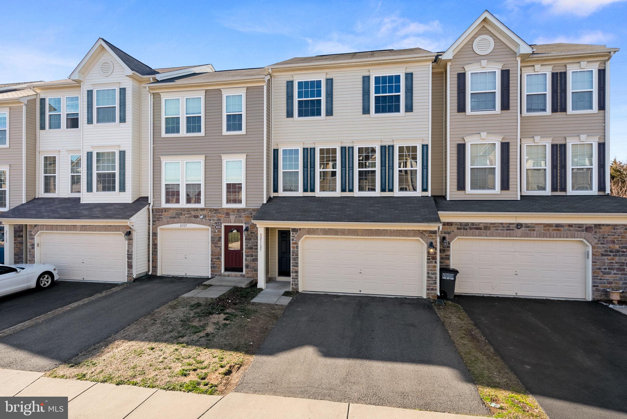 25125 Sweet Myrtle Square