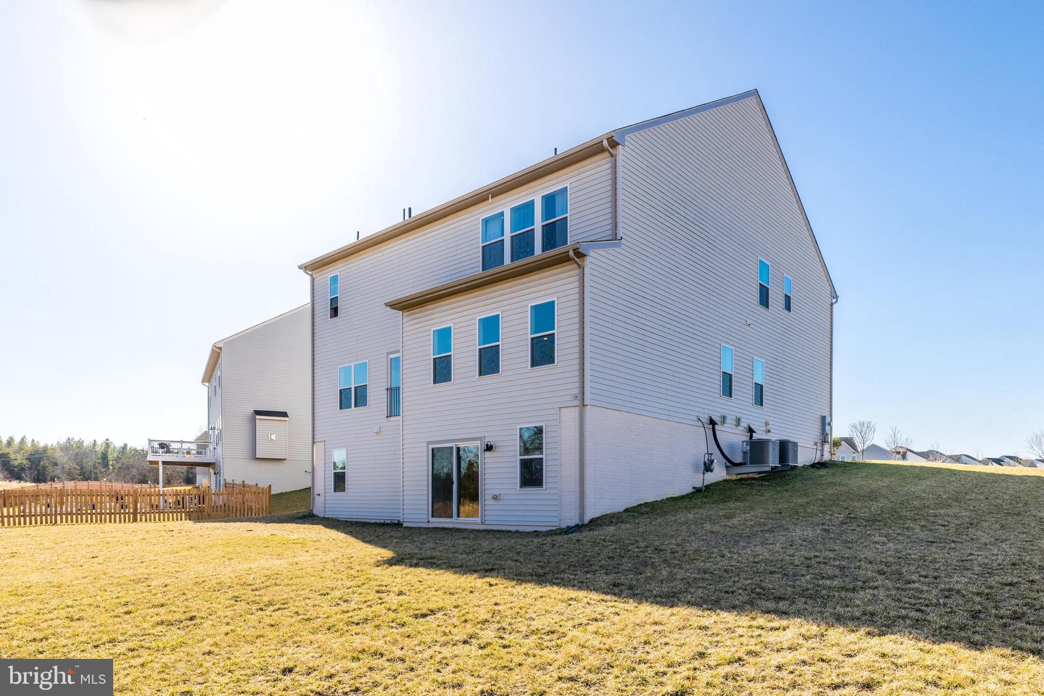41493 Goldenwave Ln