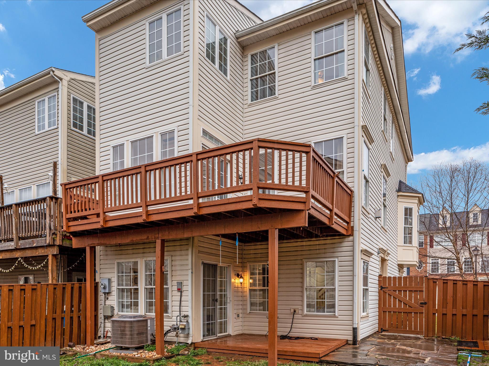1225 Cambria Ter NE