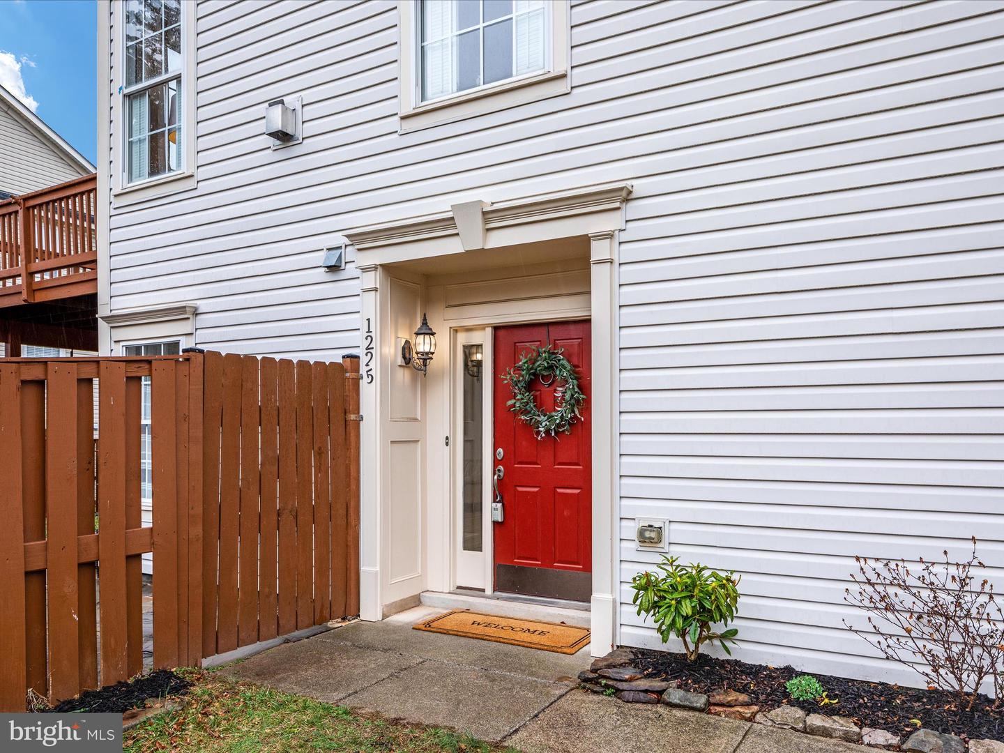 1225 Cambria Ter NE