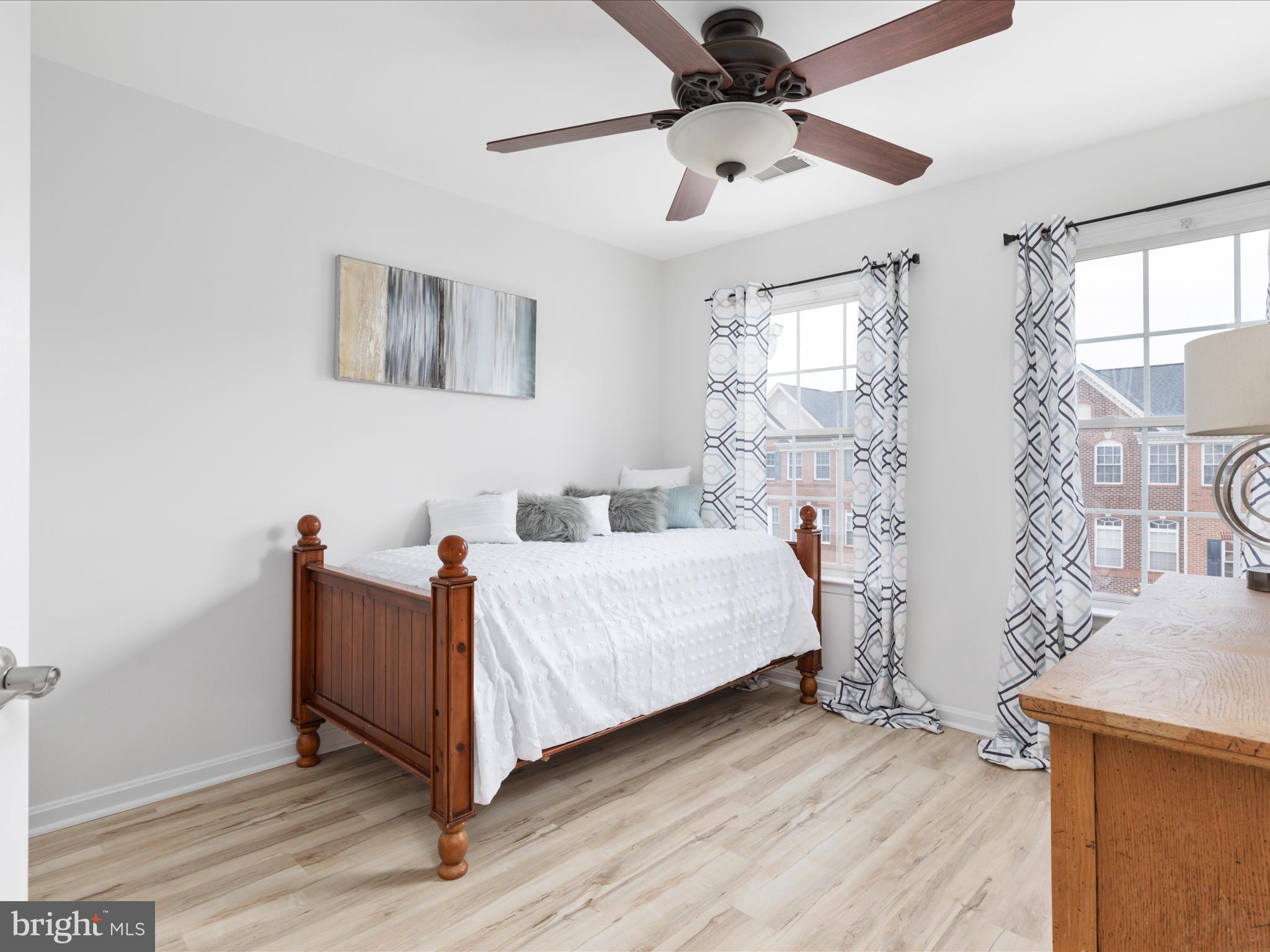 1225 Cambria Ter NE