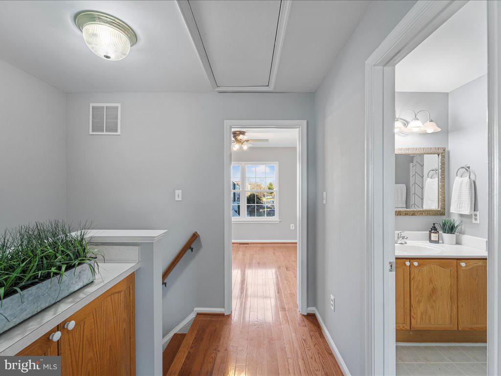 564 Radford Ter NE