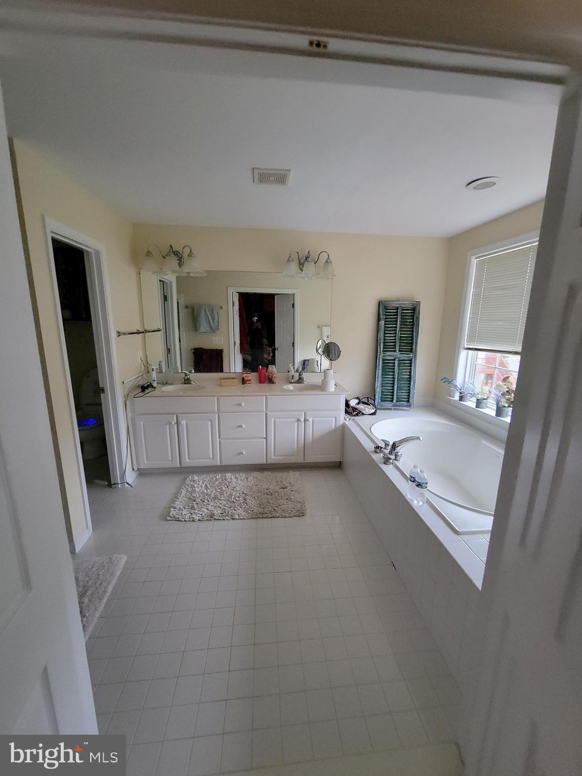 22671 Lamoreaux Landing Sq
