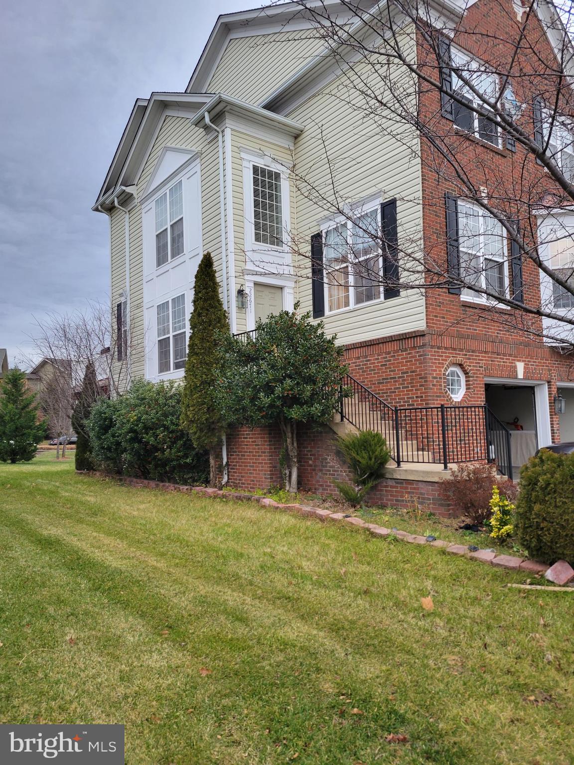 22671 Lamoreaux Landing Sq