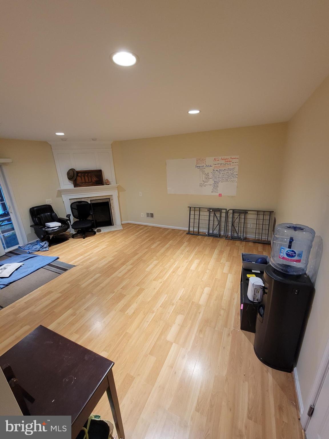 22671 Lamoreaux Landing Sq