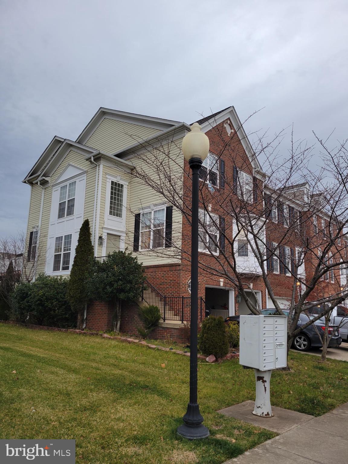 22671 Lamoreaux Landing Sq