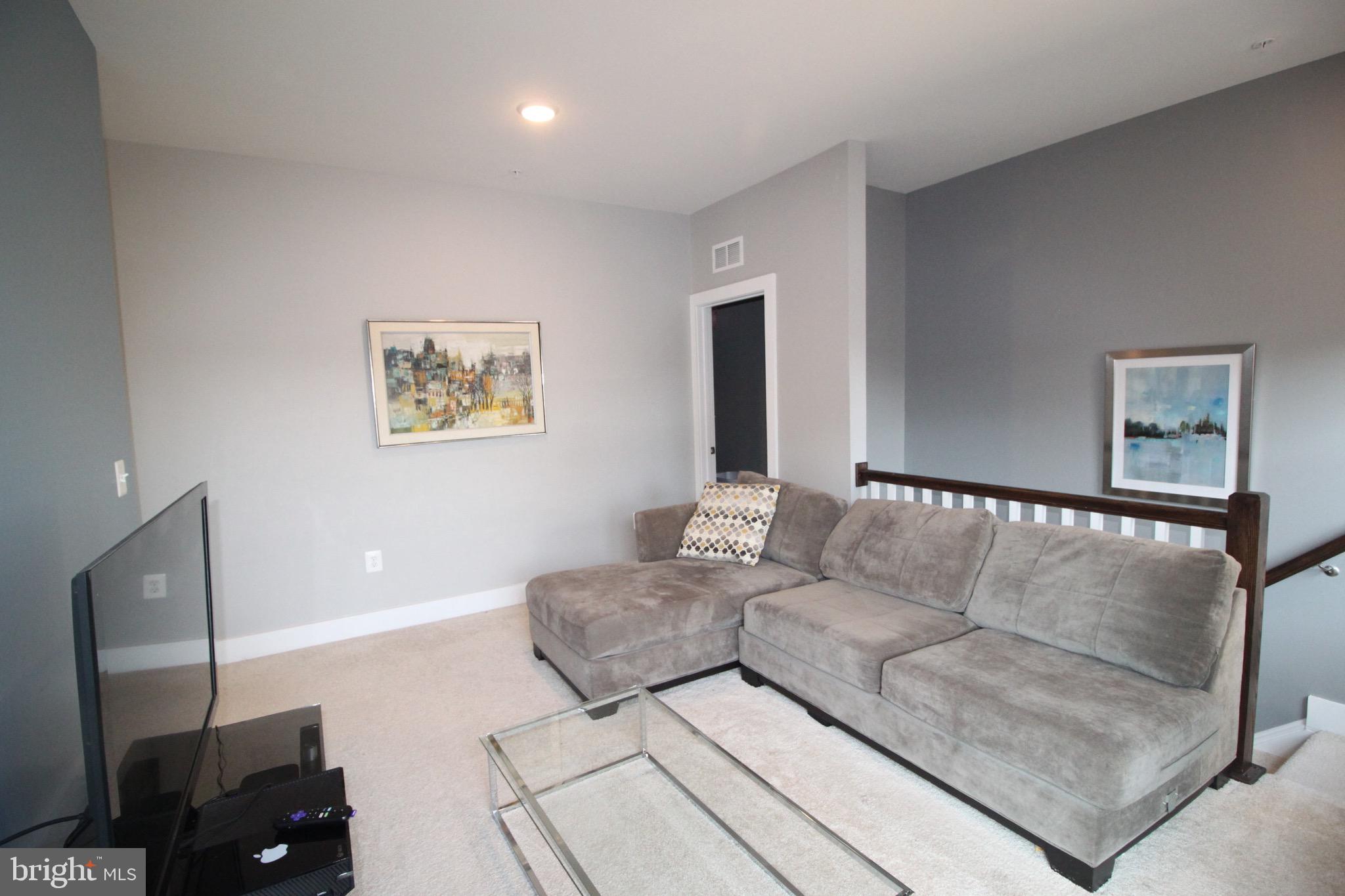 44738 Tiverton Sq