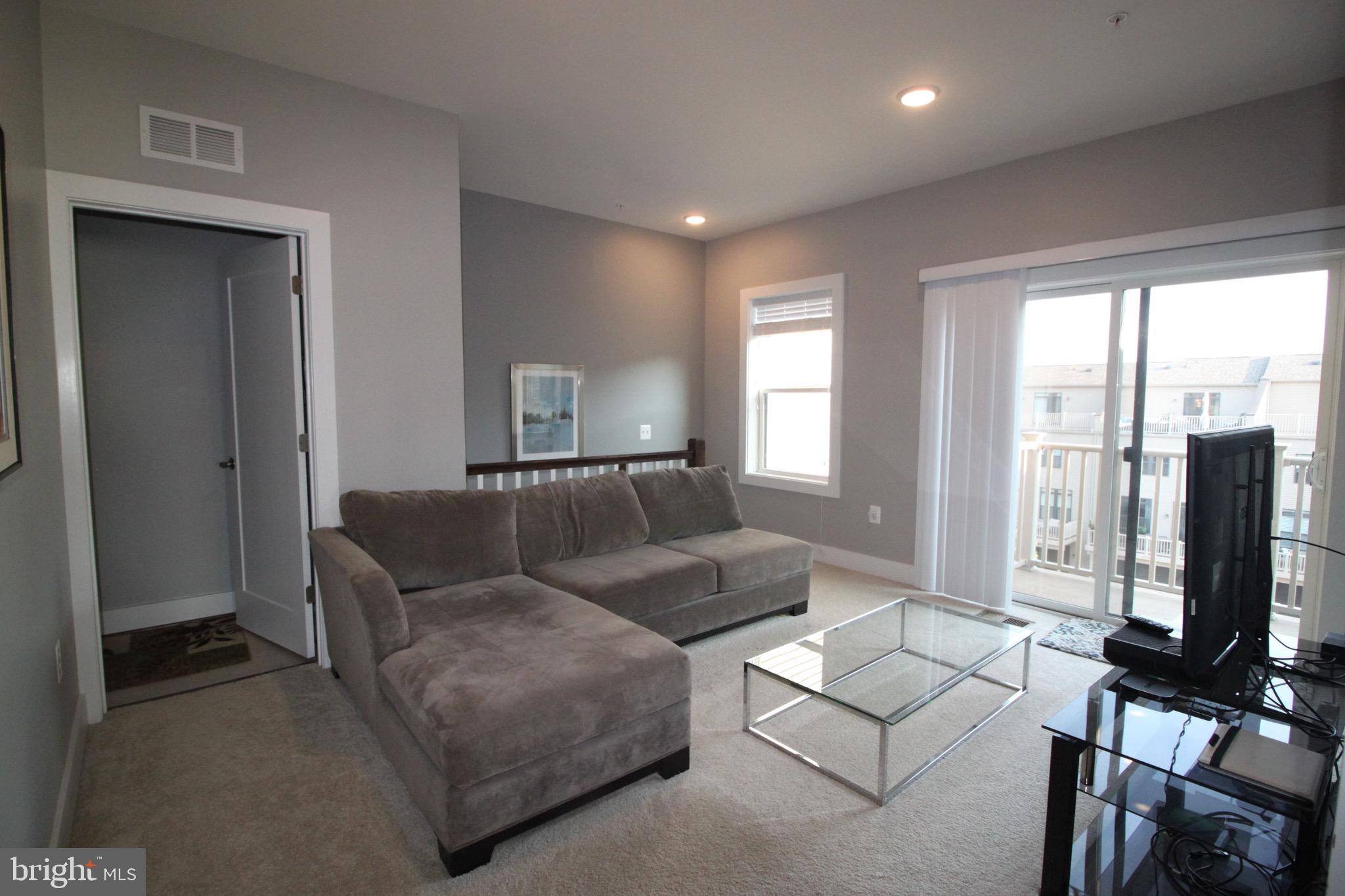 44738 Tiverton Sq