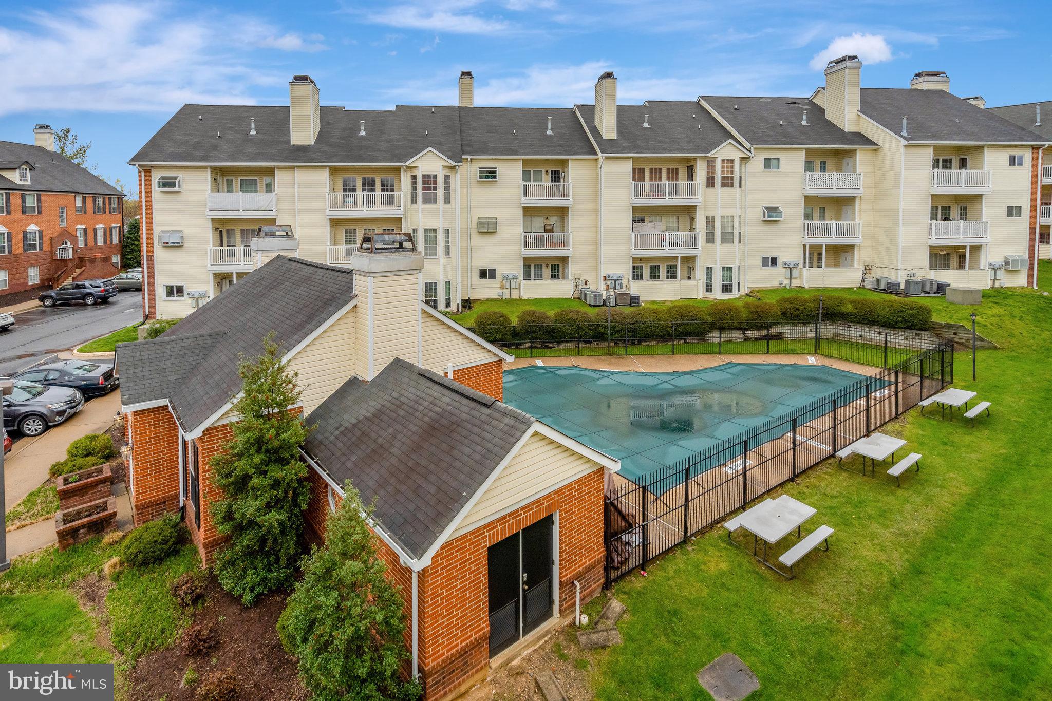 668 Gateway Dr SE #403