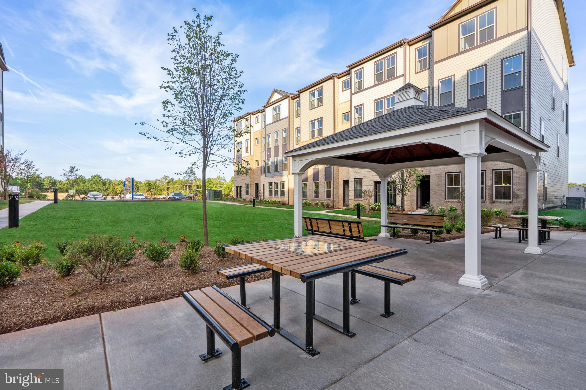 20904 Bluebird Sq
