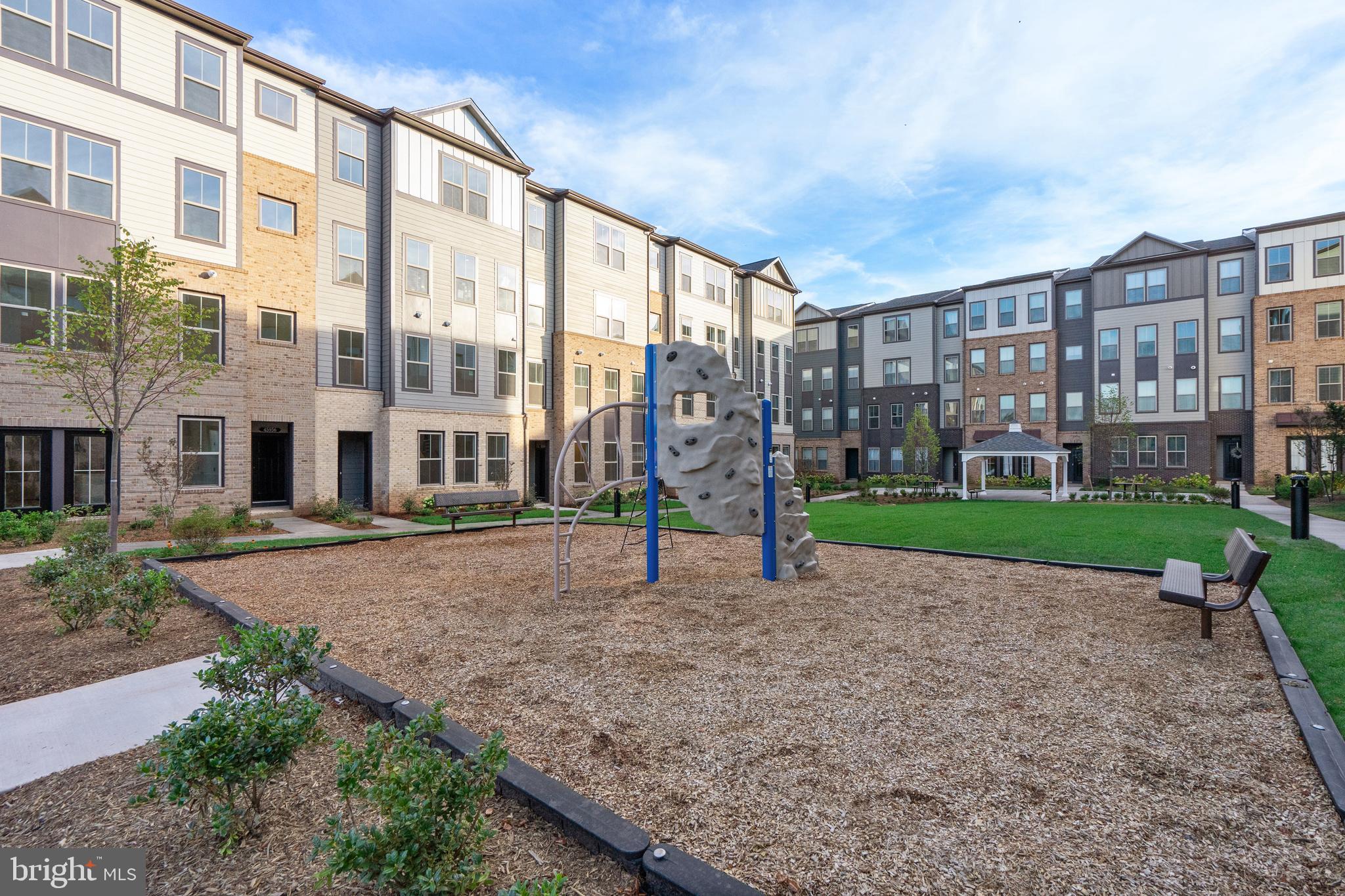 20904 Bluebird Sq