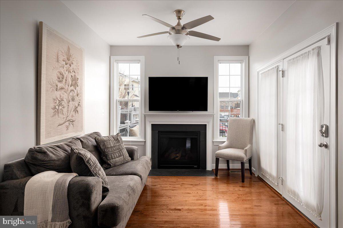 1604 Kinnaird Ter NE