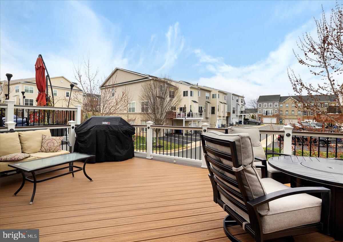 1604 Kinnaird Ter NE