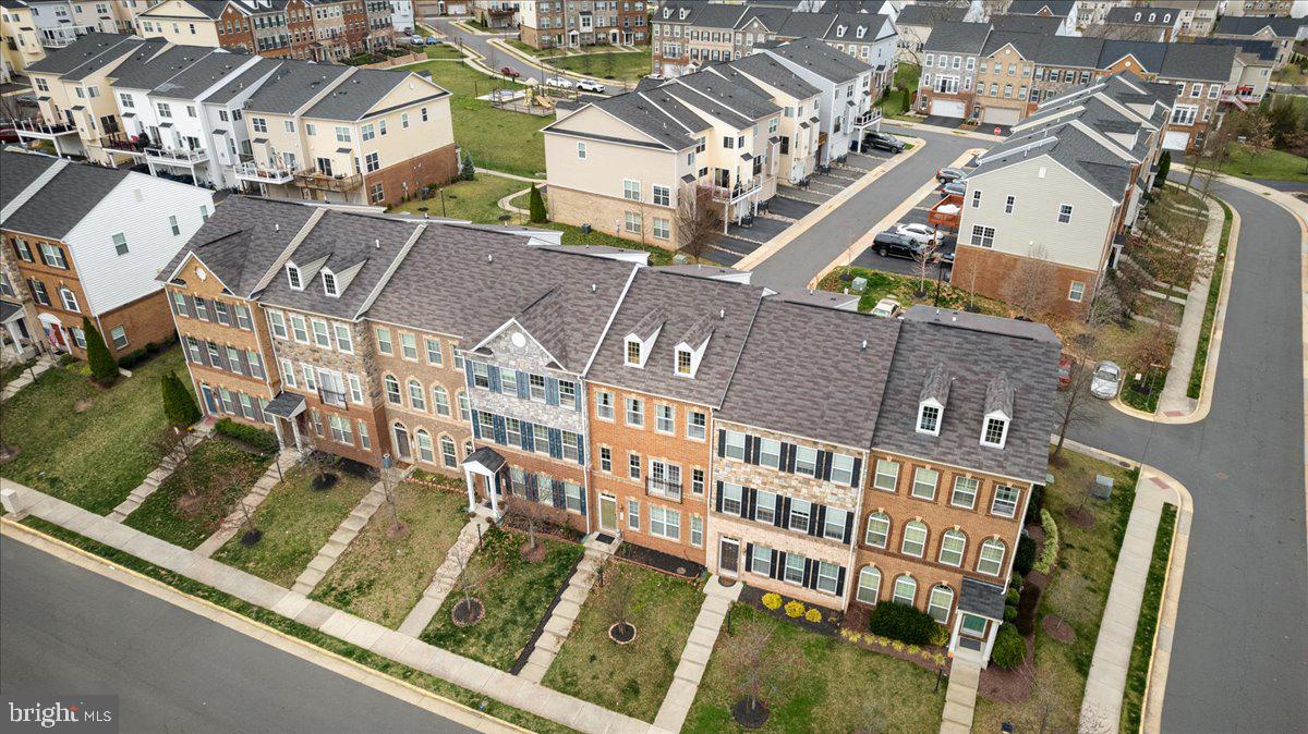 1604 Kinnaird Ter NE