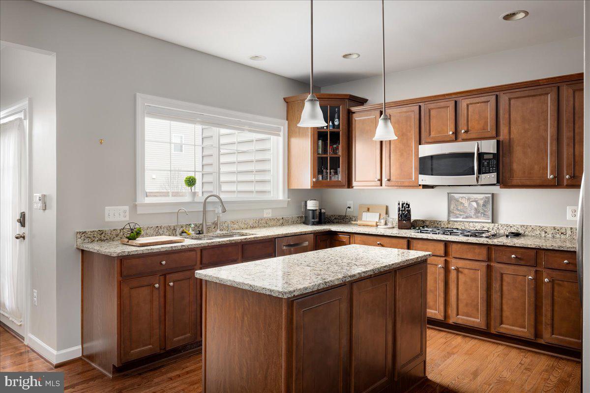 1604 Kinnaird Ter NE