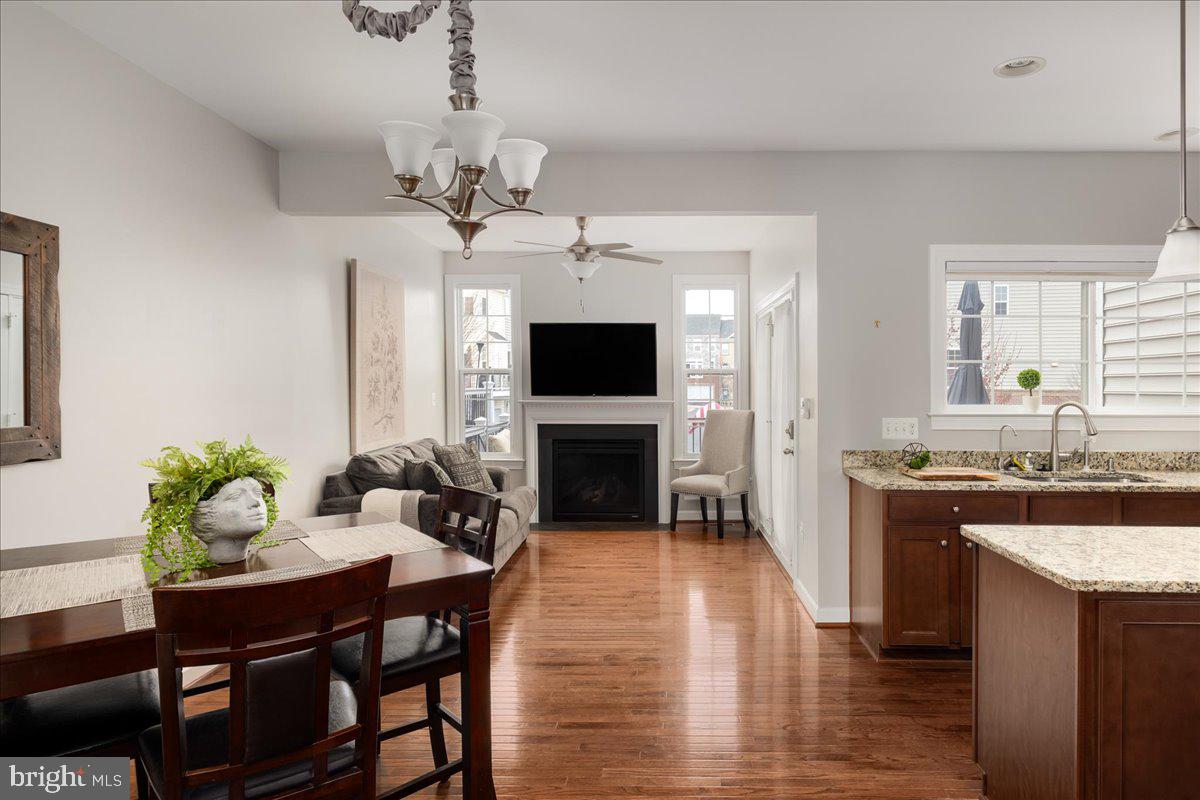 1604 Kinnaird Ter NE