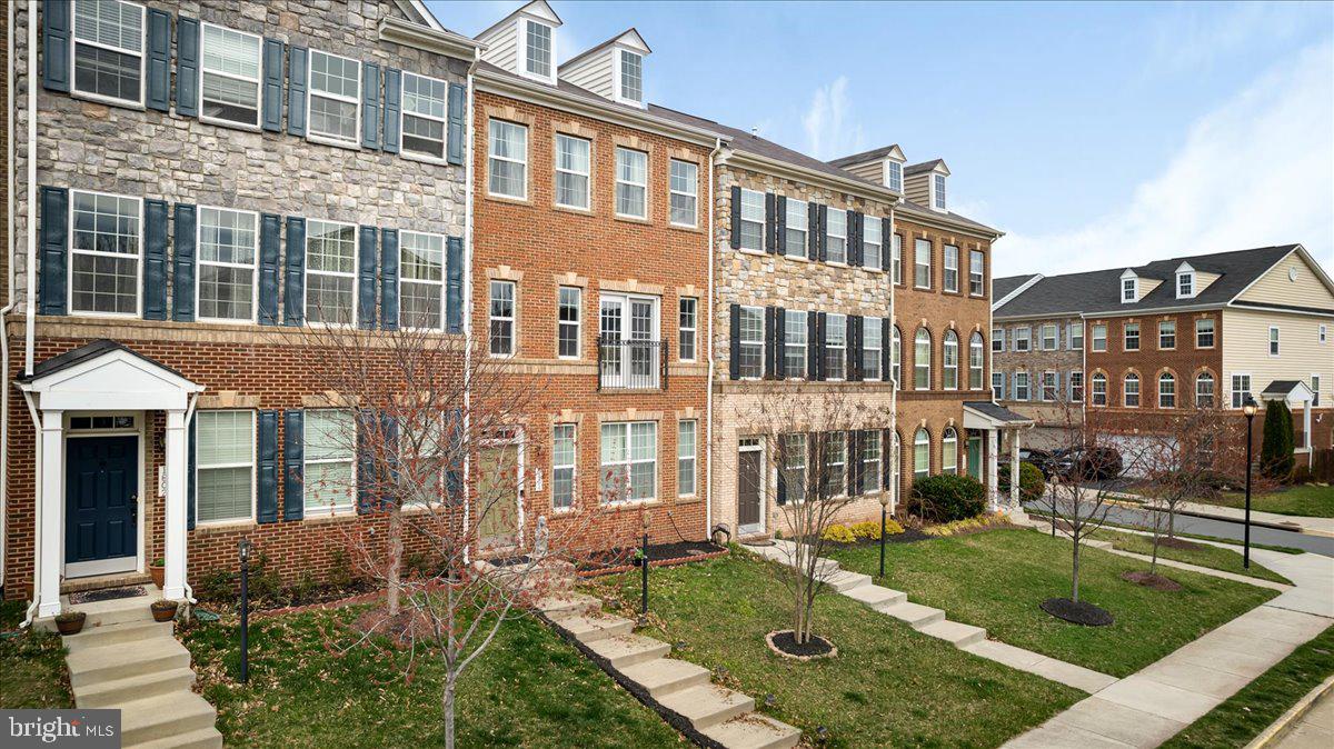 1604 Kinnaird Ter NE