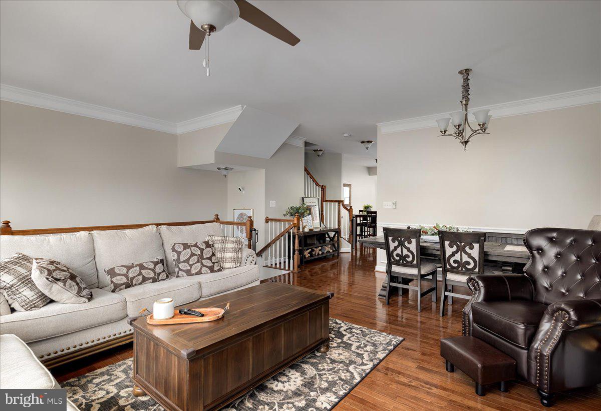 1604 Kinnaird Ter NE