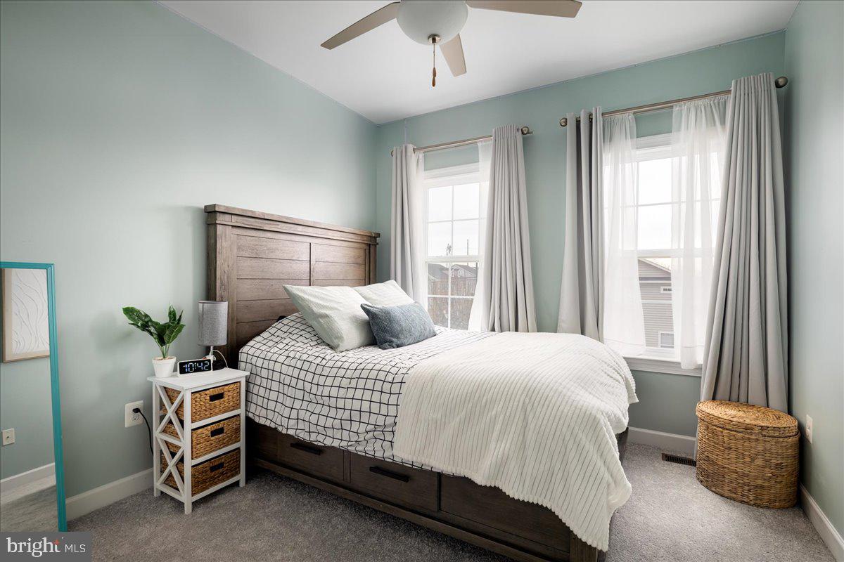 1604 Kinnaird Ter NE