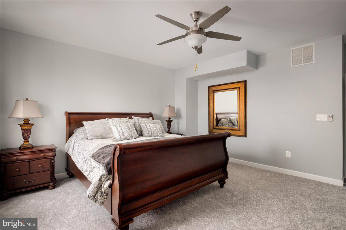 1604 Kinnaird Ter NE