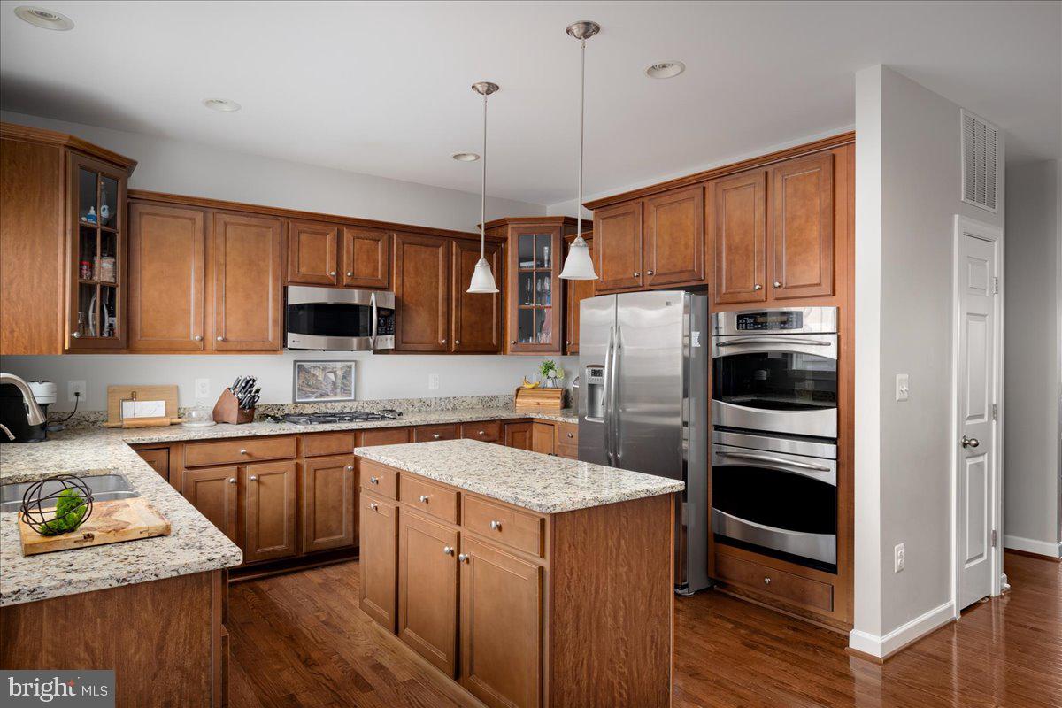 1604 Kinnaird Ter NE