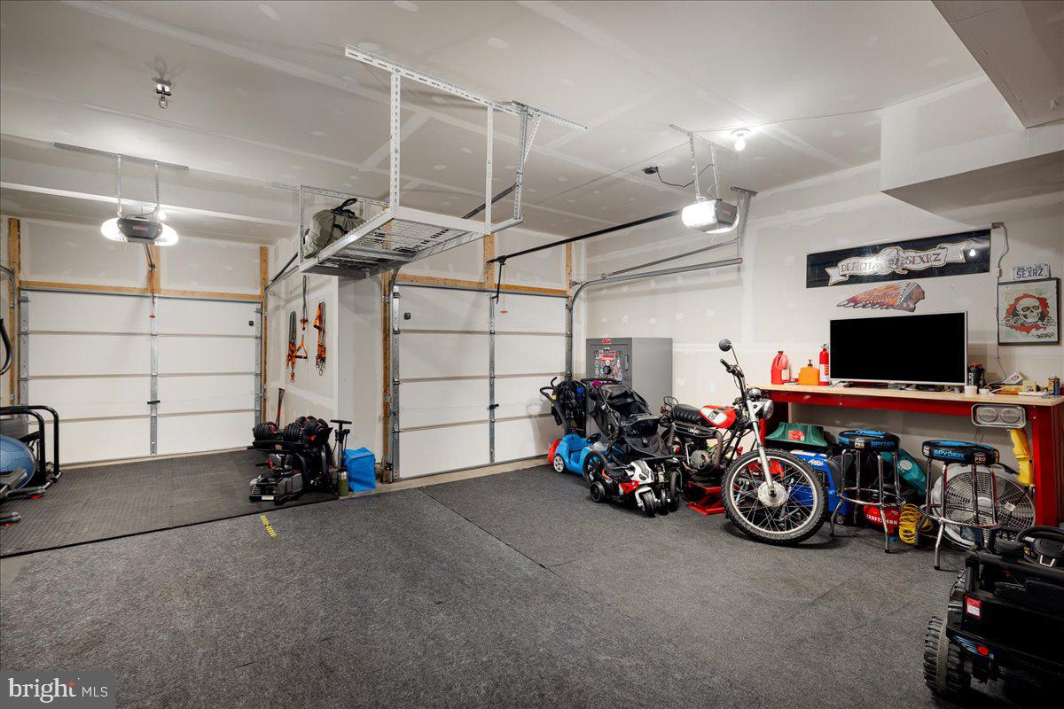 1604 Kinnaird Ter NE