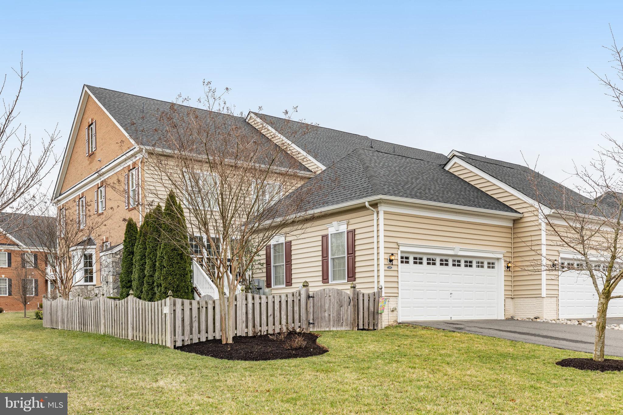 22971 Chertsey St