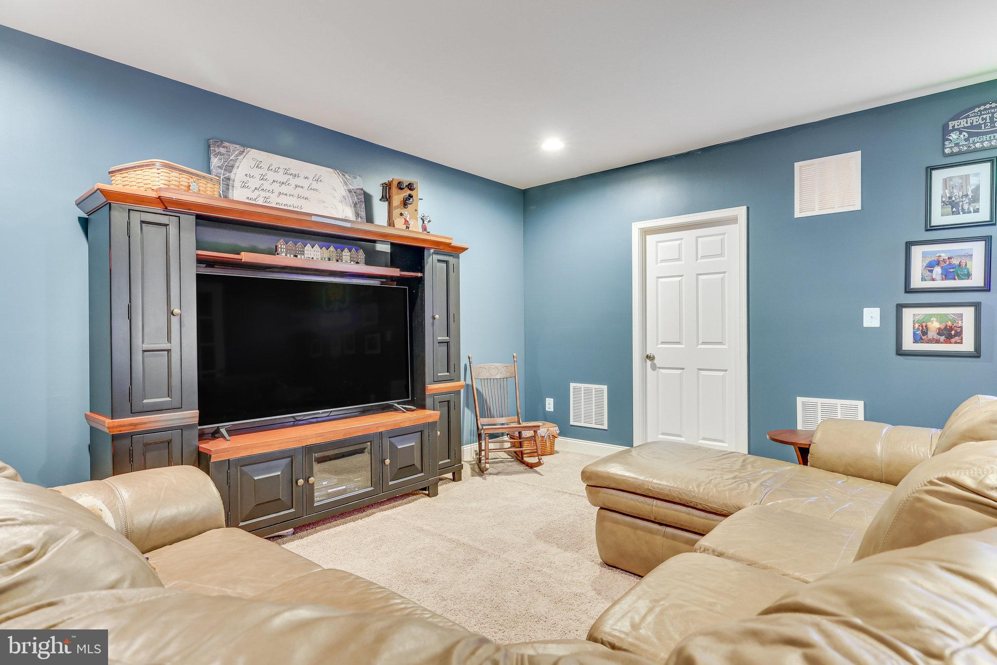 22971 Chertsey St