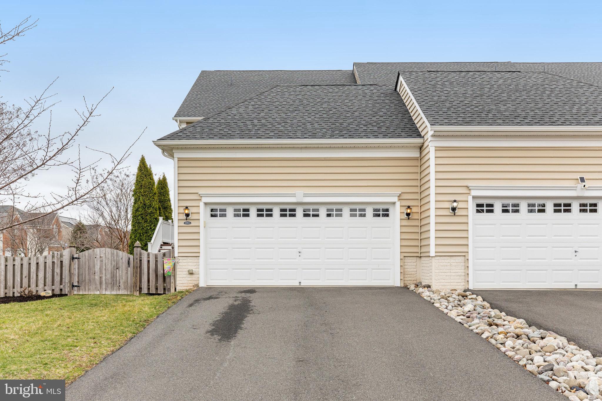 22971 Chertsey St