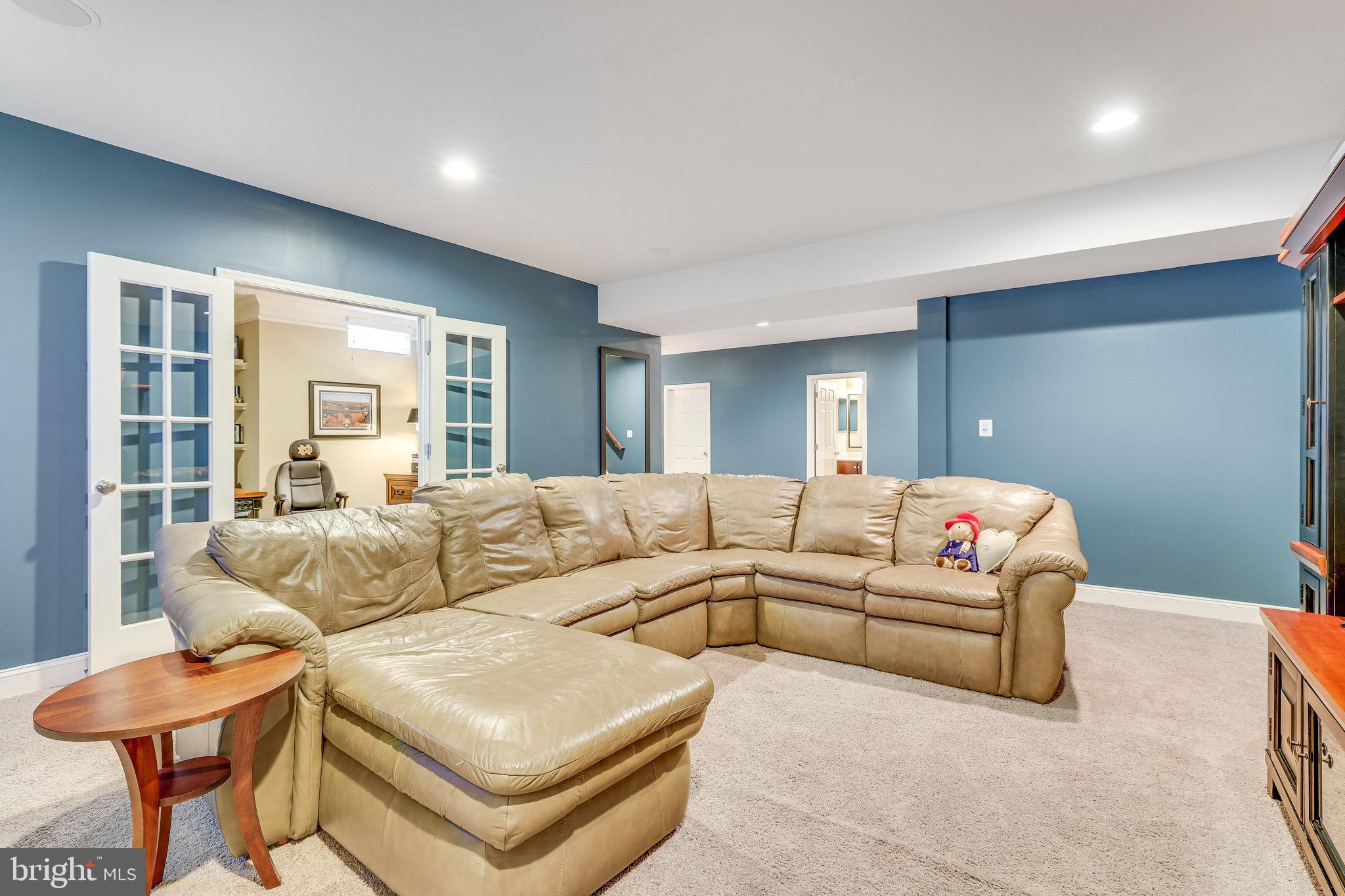 22971 Chertsey St