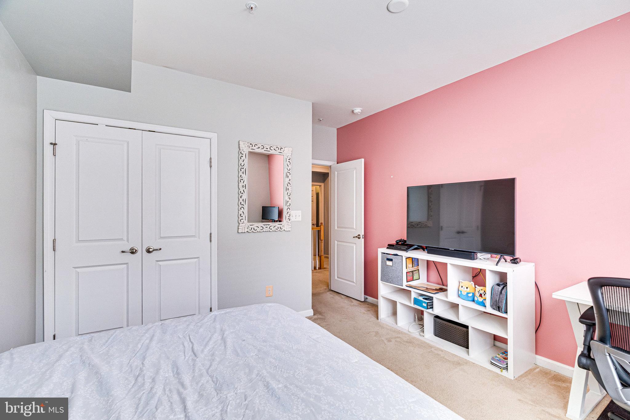 25292 Gray Poplar Ter